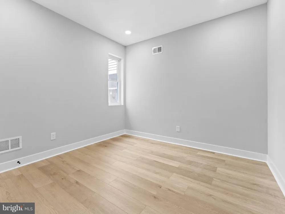 5220 9TH STREET Philadelphia, PA 19141