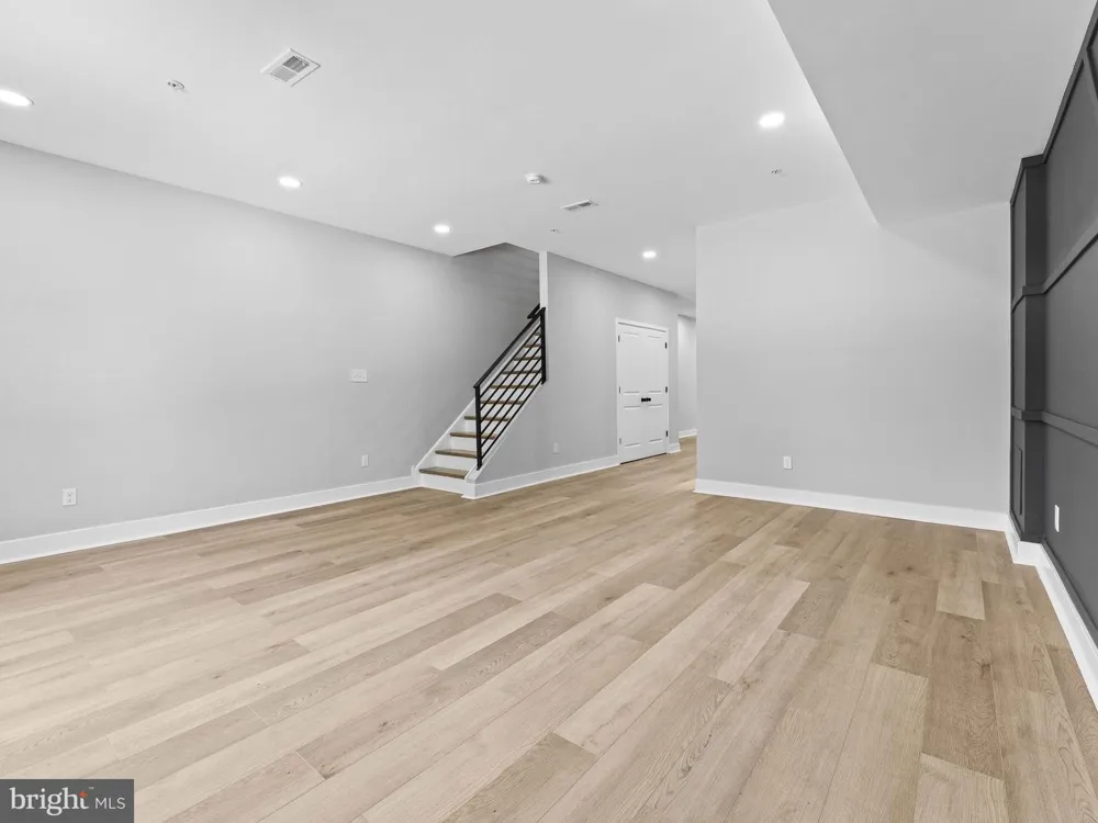 5220 9TH STREET Philadelphia, PA 19141