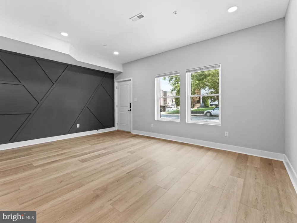 5220 9TH STREET Philadelphia, PA 19141