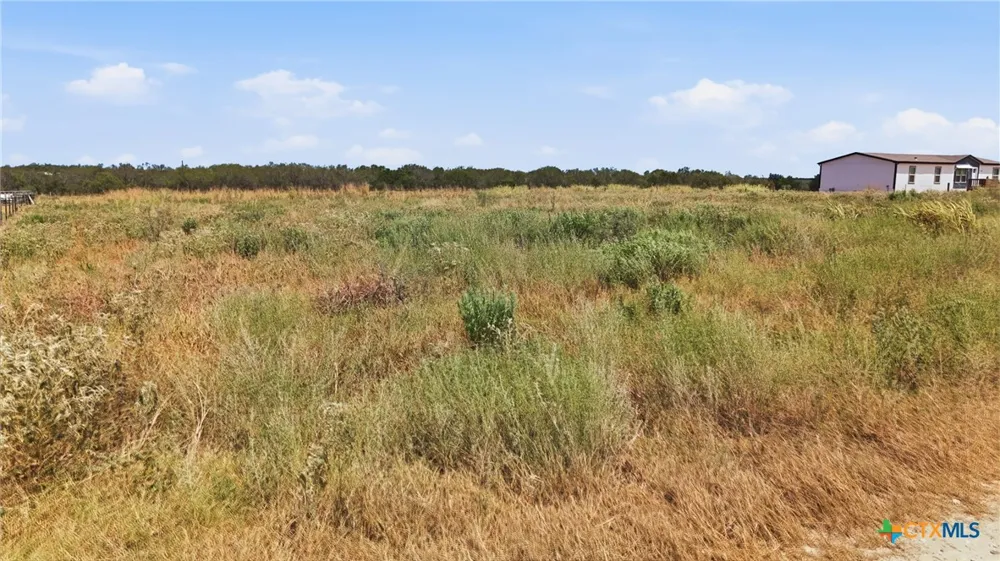 3 Private Rd 3042 Gonzales, TX 78629