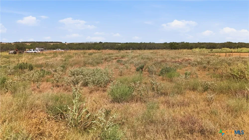 3 Private Rd 3042 Gonzales, TX 78629
