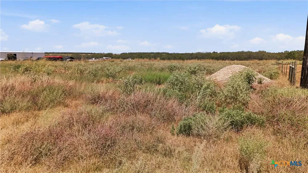 3 Private Rd 3042 Gonzales, TX 78629