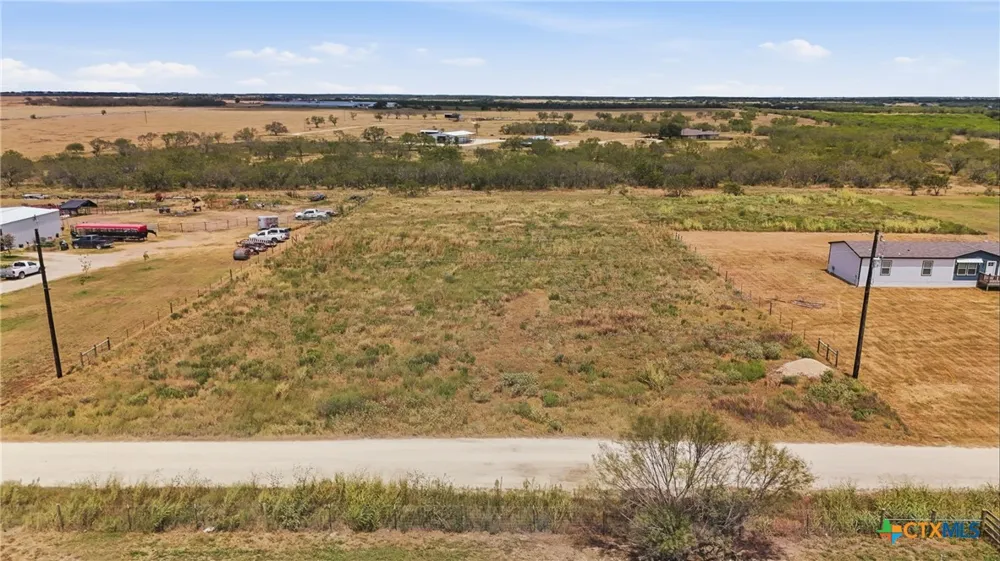 3 Private Rd 3042 Gonzales, TX 78629