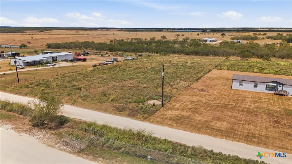3 Private Rd 3042 Gonzales, TX 78629