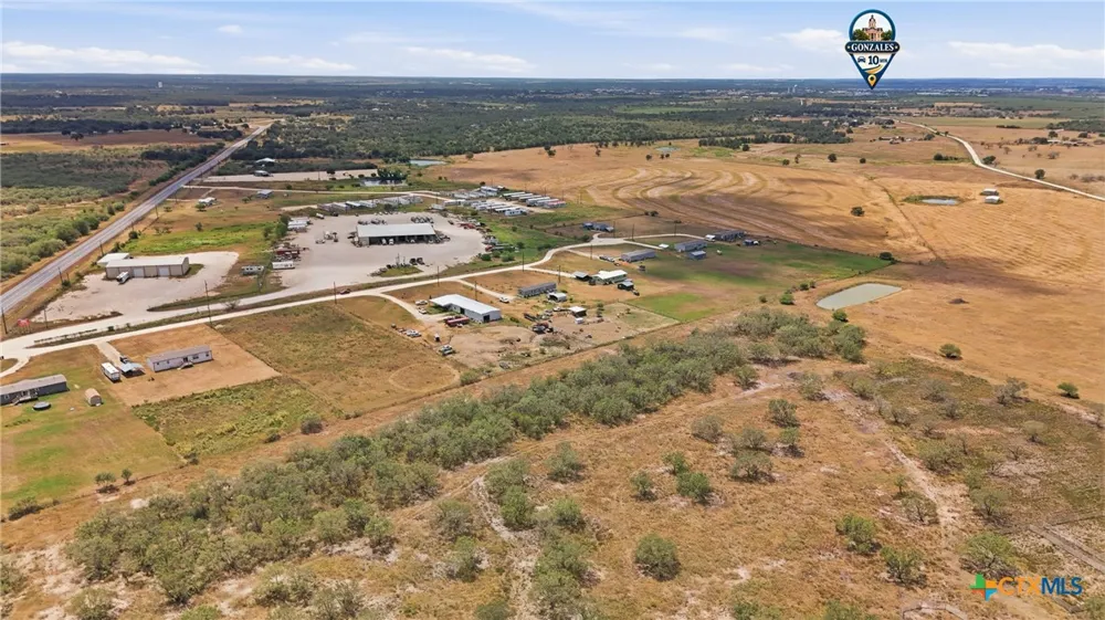 3 Private Rd 3042 Gonzales, TX 78629