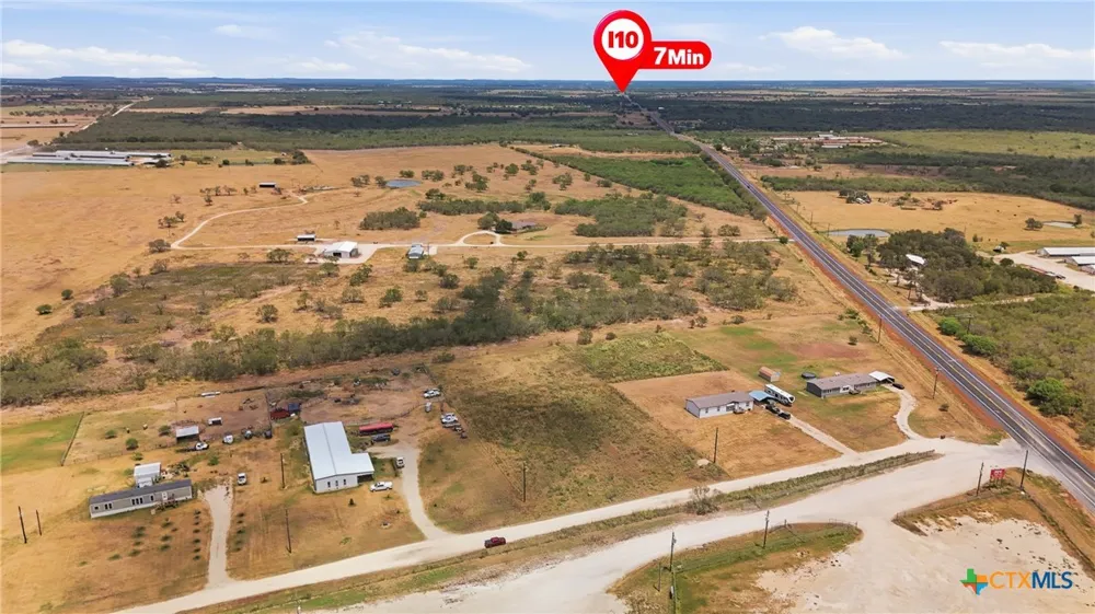 3 Private Rd 3042 Gonzales, TX 78629