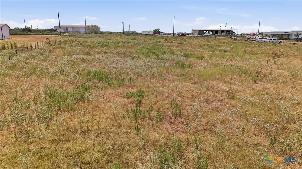 3 Private Rd 3042 Gonzales, TX 78629