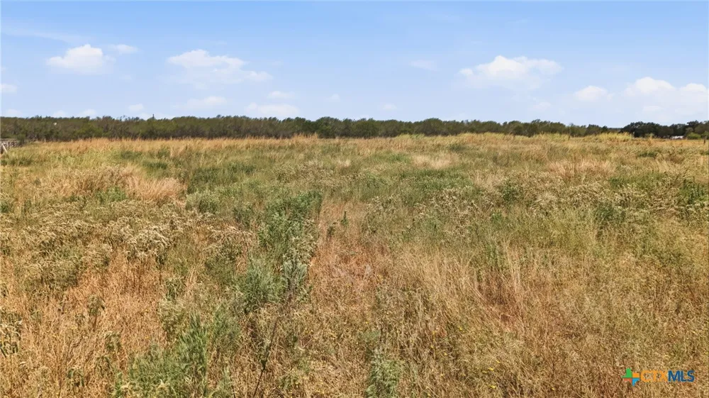 3 Private Rd 3042 Gonzales, TX 78629