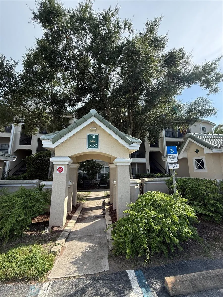 5152 NORTHRIDGE ROAD #202 Sarasota, FL 34238