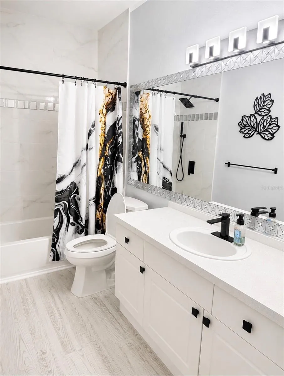 5152 NORTHRIDGE ROAD #202 Sarasota, FL 34238