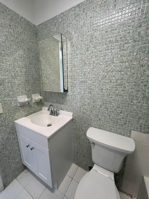 1151 W 28th St #9 Hialeah, FL 33010