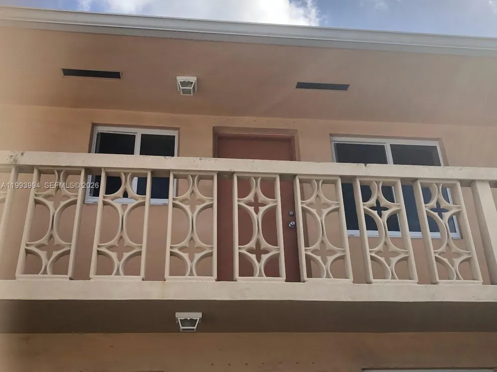 1151 W 28th St #9 Hialeah, FL 33010
