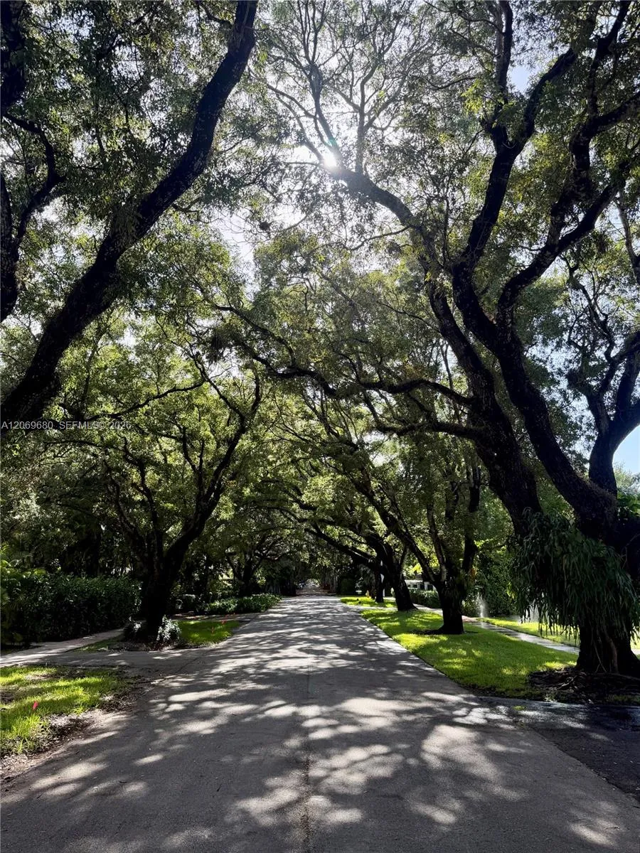 1125 Almeria Ave #Cottage Coral Gables, FL 33134