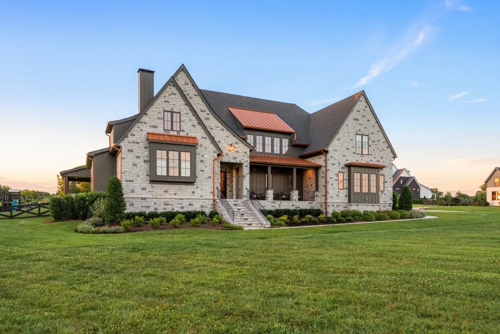 5201 Bond Springs Ct Thompsons Station, TN 37179