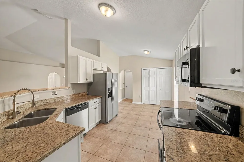 2208 NICOLLETT WAY Leesburg, FL 34748