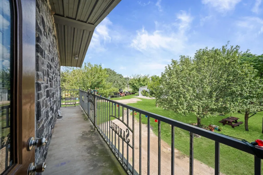 1168 Hattermann Lane Weimar, TX 78962