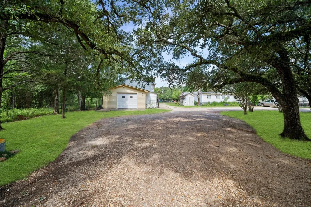 1168 Hattermann Lane Weimar, TX 78962