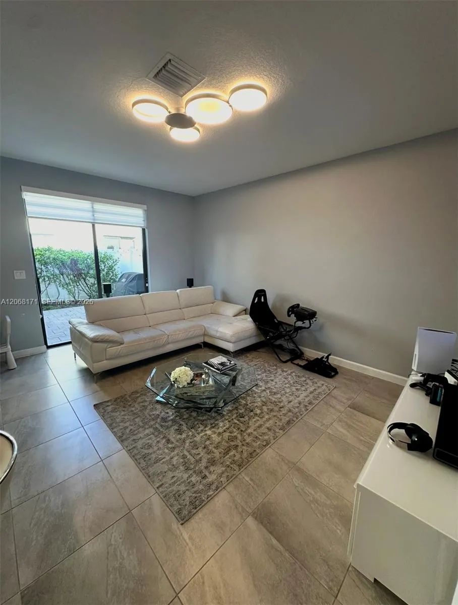 10377 W 34th Ct #10377 Hialeah, FL 33018