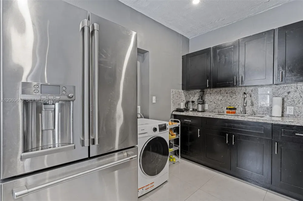 1780 NW 49th St Miami, FL 33142