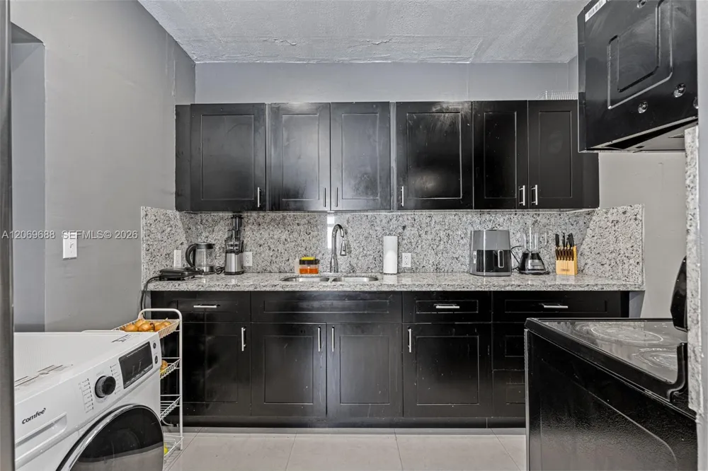 1780 NW 49th St Miami, FL 33142
