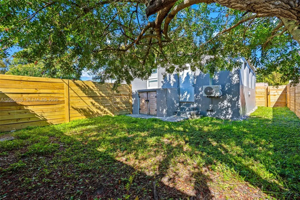 1780 NW 49th St Miami, FL 33142