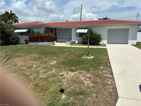 3709 SE 17th Place