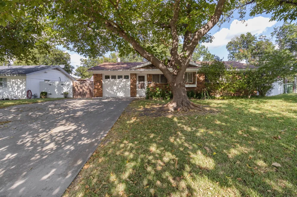840 Comal Avenue White Settlement, TX 76108