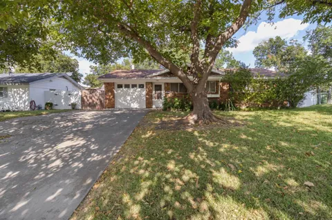 840 Comal Avenue