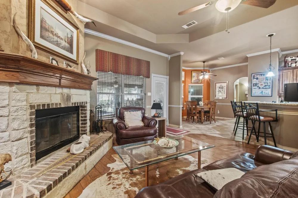 112 Knight Court Springtown, TX 76082