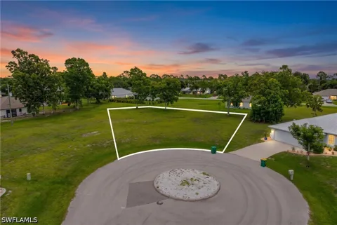 Averio Court
