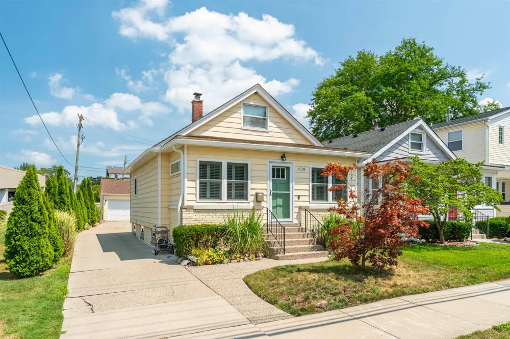 628 Notre Dame Street Grosse Pointe City, MI 48230