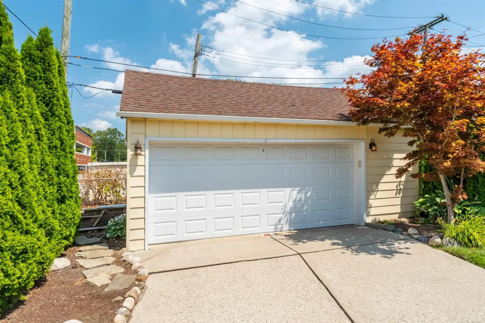 628 Notre Dame Street Grosse Pointe City, MI 48230