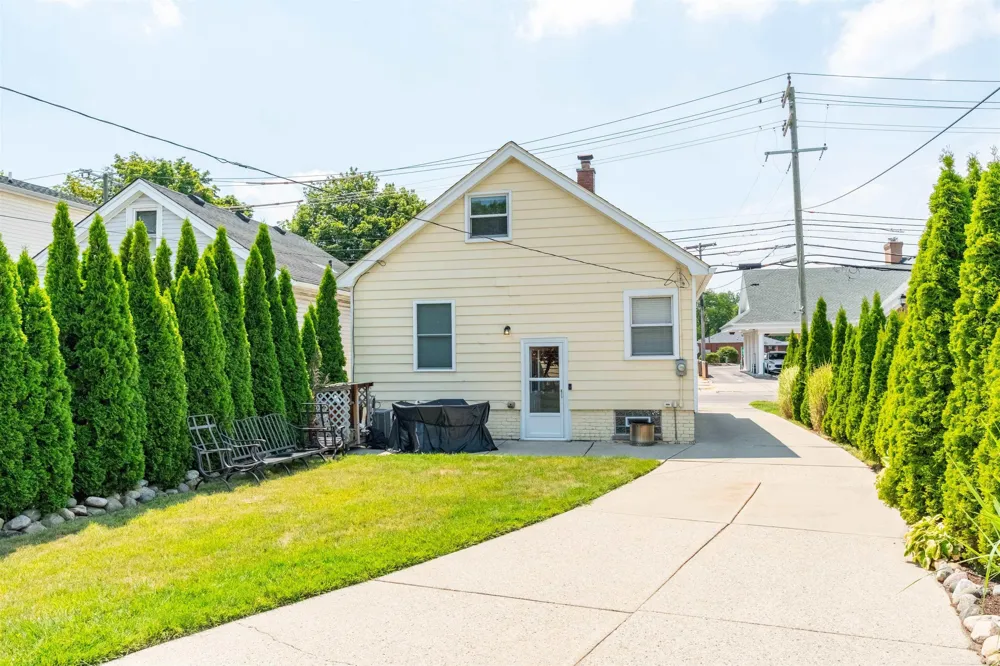 628 Notre Dame Street Grosse Pointe City, MI 48230