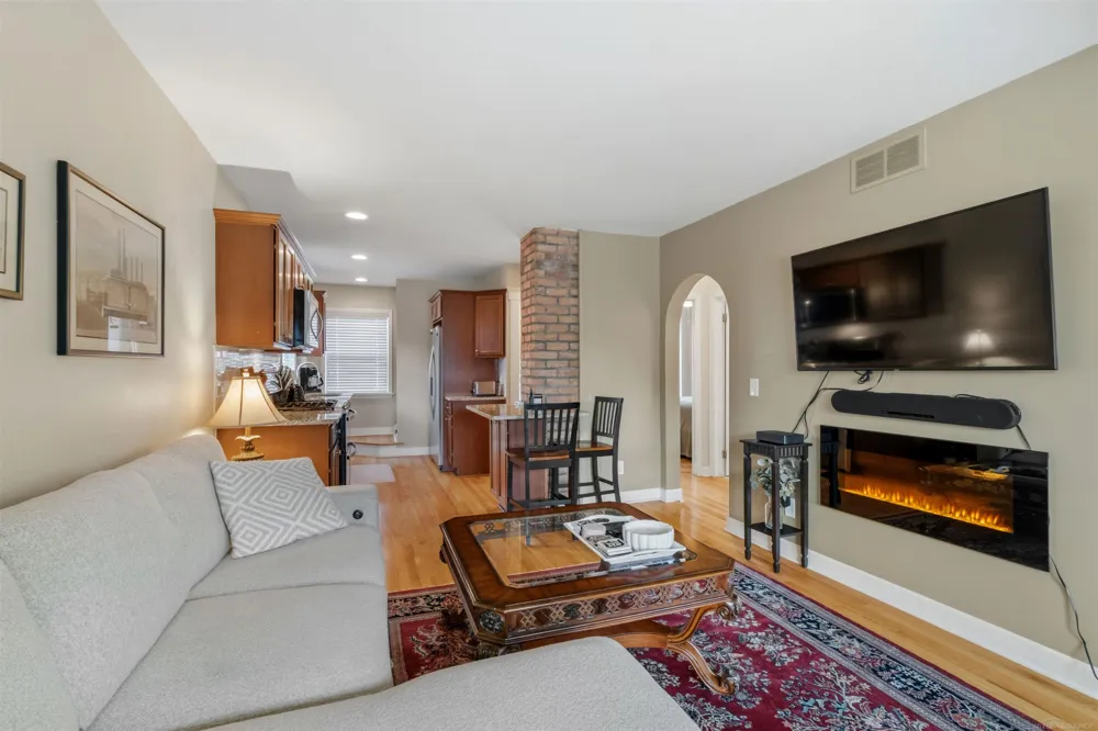 628 Notre Dame Street Grosse Pointe City, MI 48230