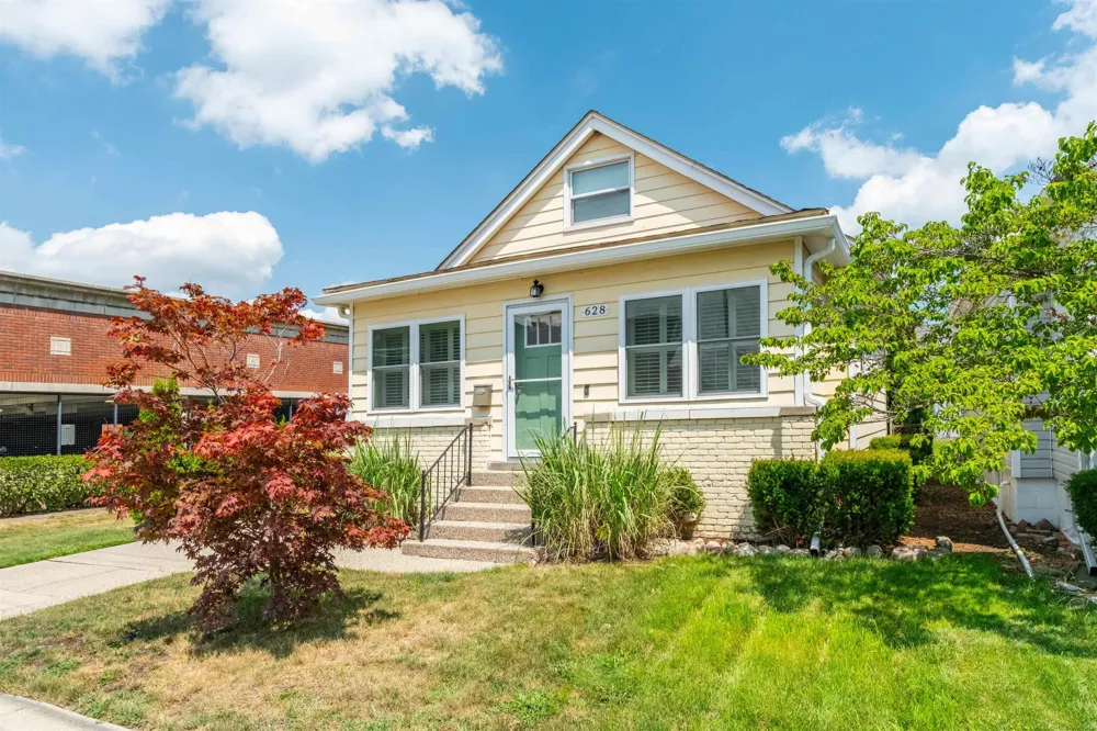 628 Notre Dame Street Grosse Pointe City, MI 48230