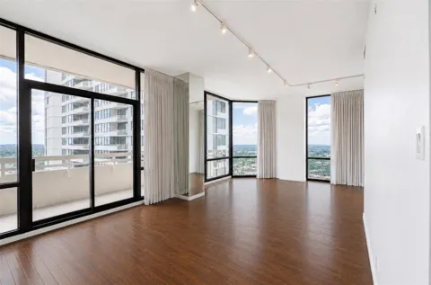 14 Greenway Plaza #19P