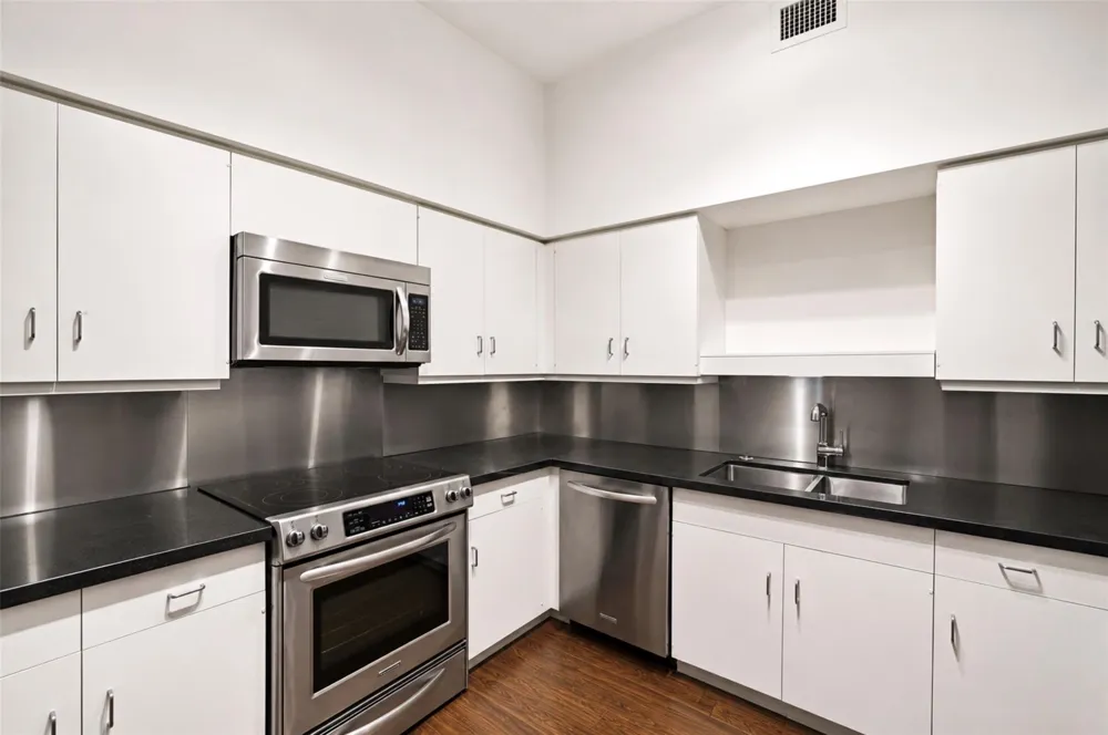 14 Greenway Plaza #19P Houston, TX 77046