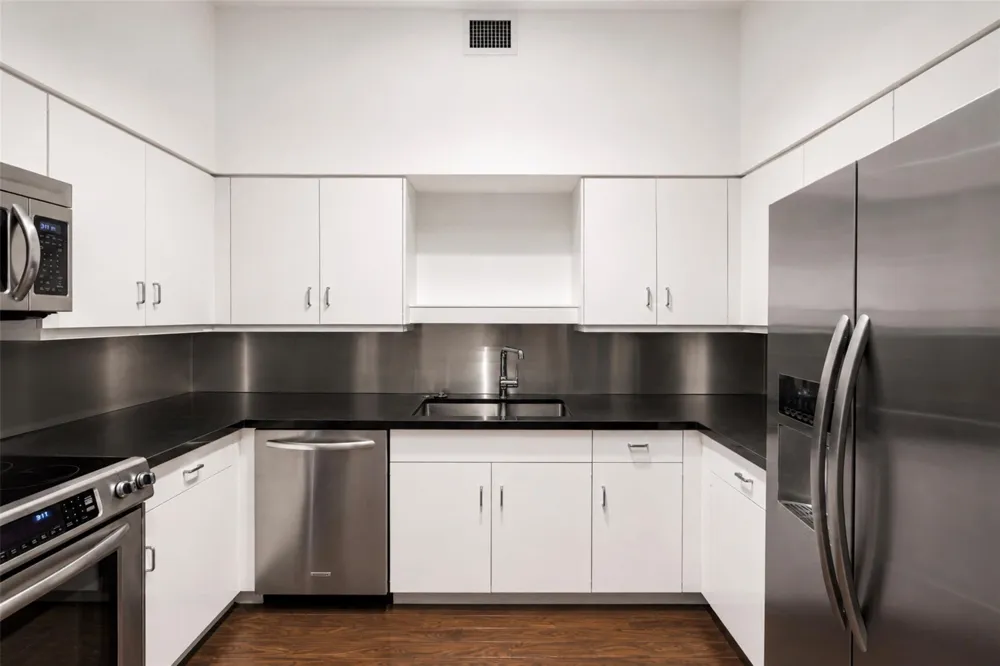 14 Greenway Plaza #19P Houston, TX 77046