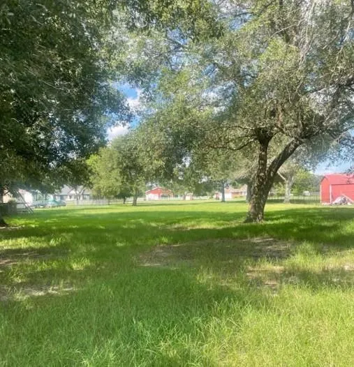 3747 Country Road 962 Alvin, TX 77511
