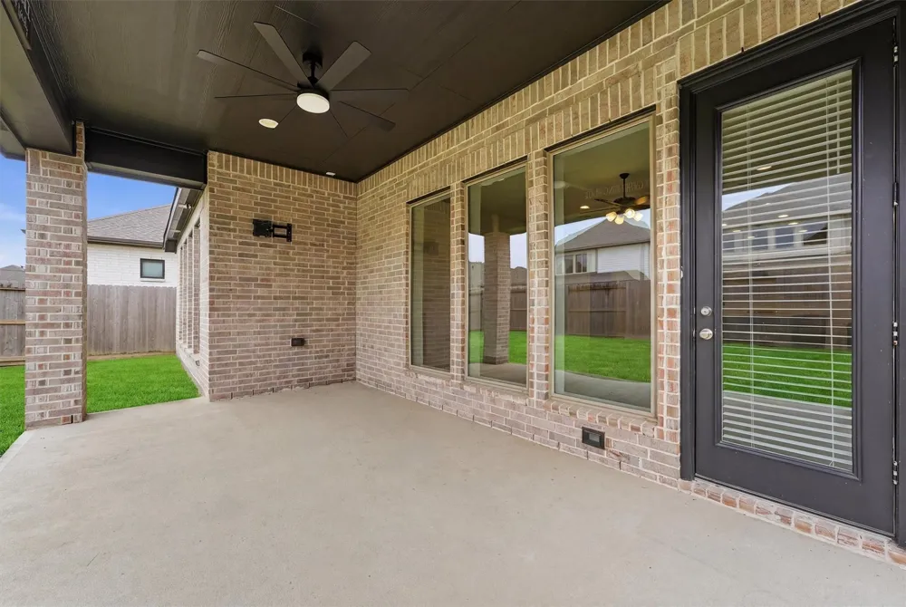 12318 Palmetto Drive Mont Belvieu, TX 77523