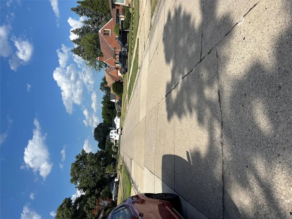 22449 Marine Avenue E Eastpointe City, MI 48021