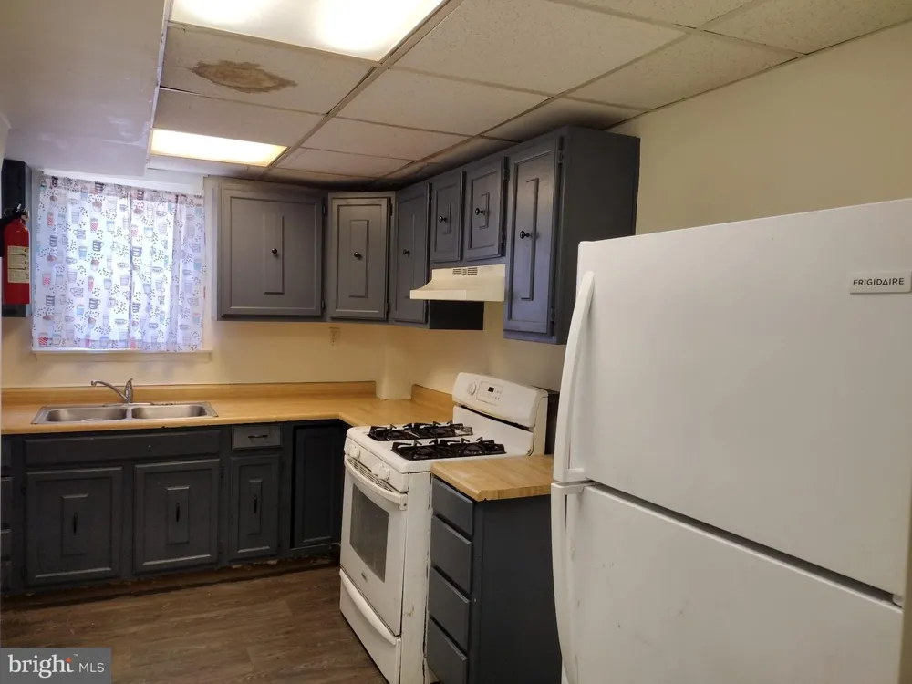 16 S CANNON DRIVE Wilmington, DE 19809