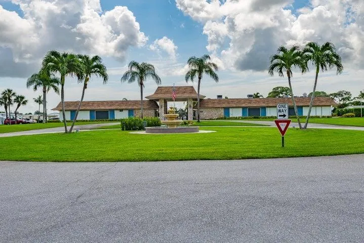 10003 Granada Bay Boynton Beach, FL 33436