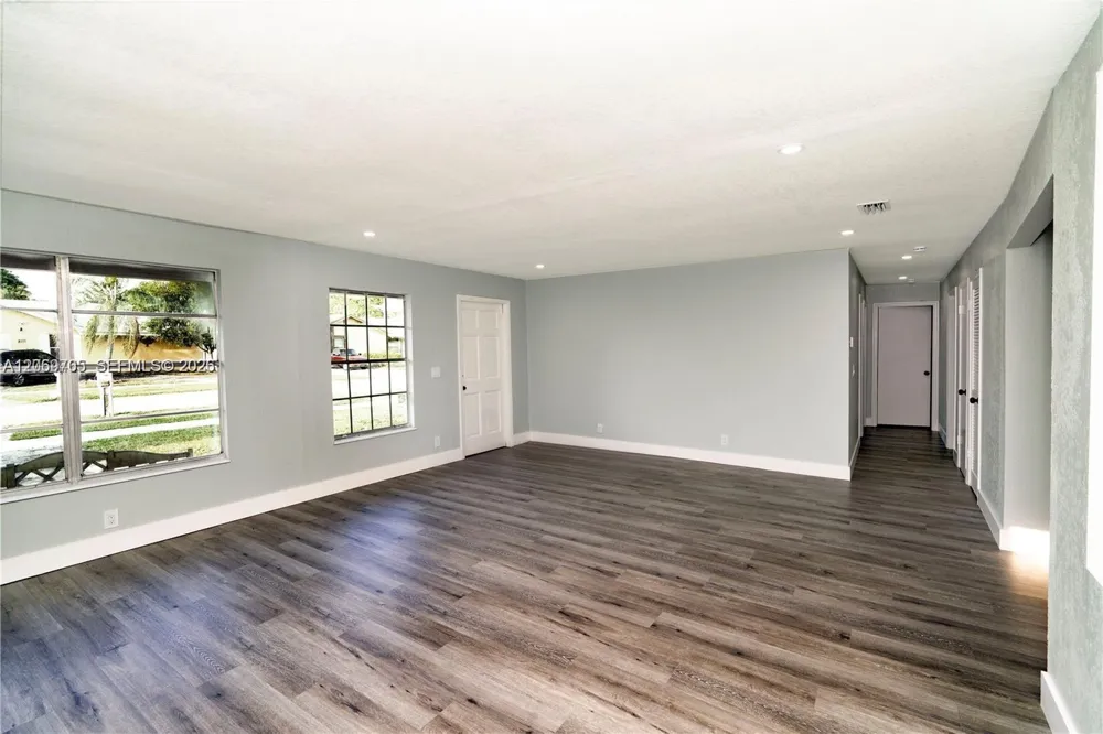 8110 SW 4th Pl North Lauderdale, FL 33068