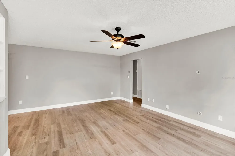 5556 MEMORIAL DRIVE Orlando, FL 32821