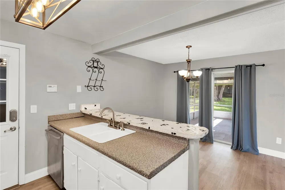 5556 MEMORIAL DRIVE Orlando, FL 32821