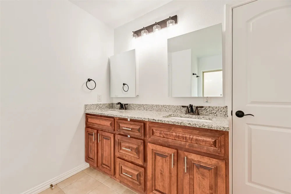 2808 Park Street Ennis, TX 75119