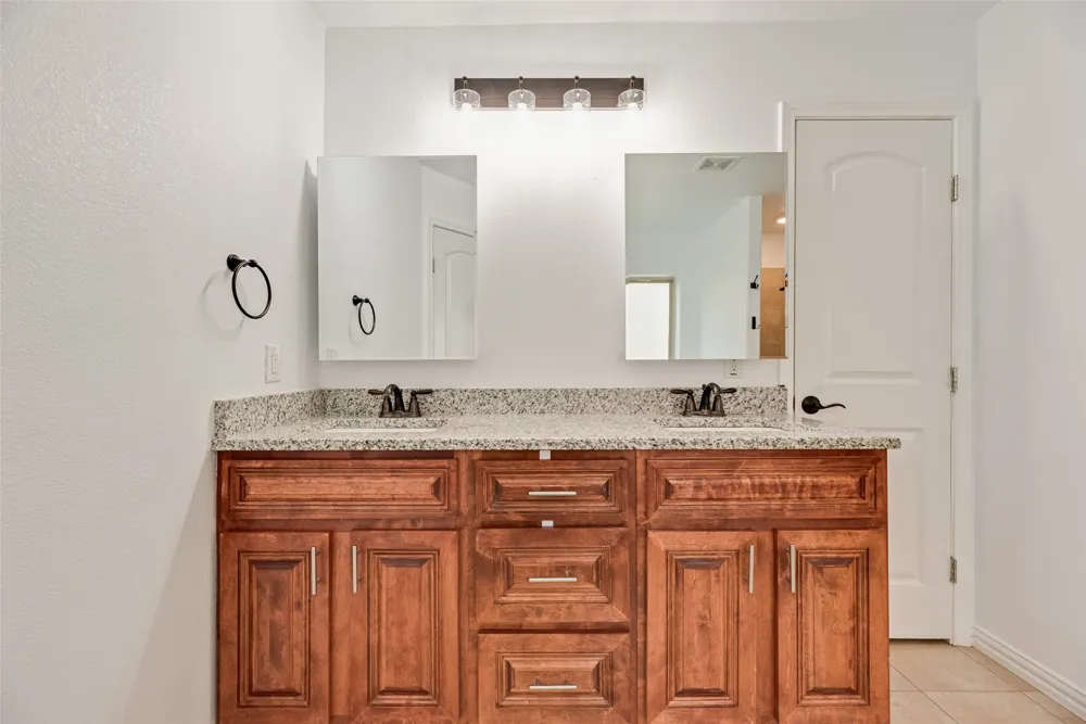 2808 Park Street Ennis, TX 75119