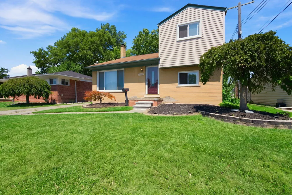 31040 Stephen Avenue Westland, MI 48185