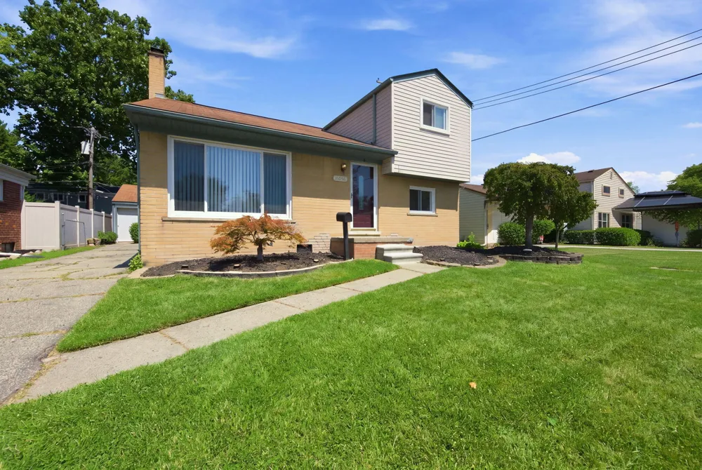 31040 Stephen Avenue Westland, MI 48185